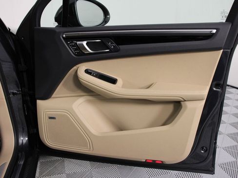 Certified 2025 Porsche Macan S image 23