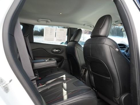 Used 2022 Jeep Cherokee Trailhawk w/ Premium Leather Package image 29