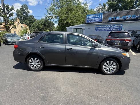 Used 2012 Toyota Corolla LE FWD image 9
