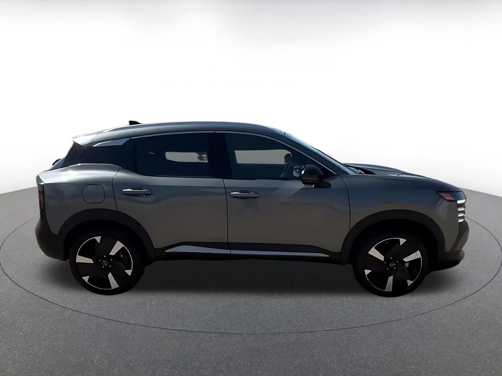 Used 2026 Nissan Kicks SR AWD/4WD image 15