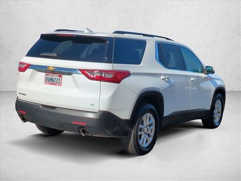 Used 2021 Chevrolet Traverse LT image 3