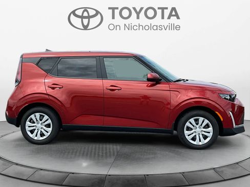 Used 2024 Kia Soul LX FWD image 7