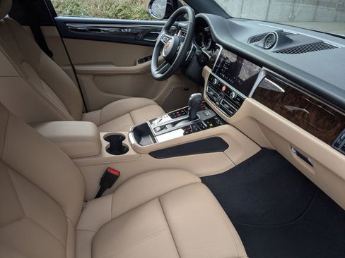 Used 2026 Porsche Macan AWD/4WD image 27