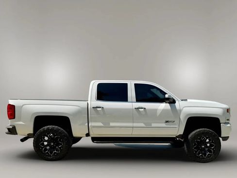 Used 2017 Chevrolet Silverado 1500 LTZ Z71 w/ LTZ Plus Package AWD/4WD image 5