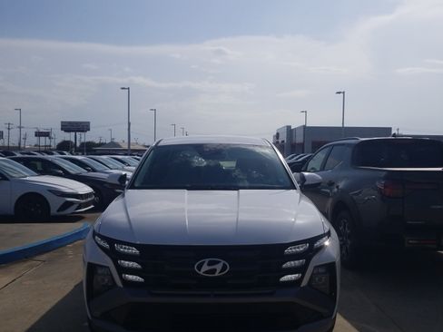 New 2026 Hyundai Tucson SE FWD image 2