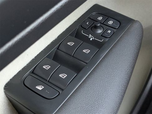 New 2026 Volvo XC40 B5 Plus w/ Protection Package Premier image 27