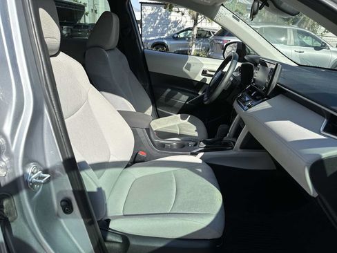 Used 2022 Toyota Corolla Cross L FWD image 19
