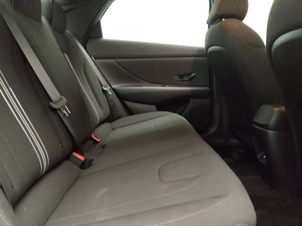 Used 2025 Hyundai Elantra Sport FWD image 19