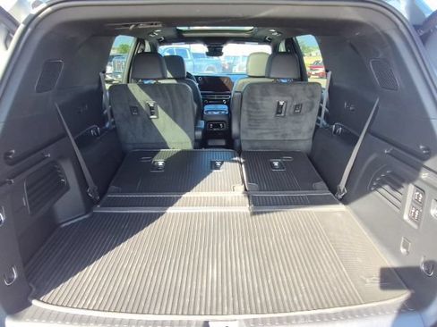 Used 2024 Chevrolet Traverse RS AWD/4WD image 13