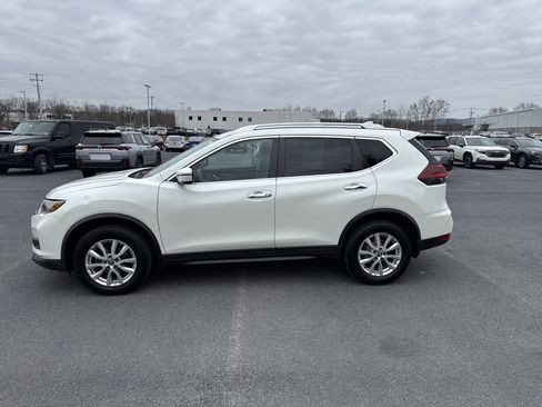 Used 2018 Nissan Rogue SV image 5