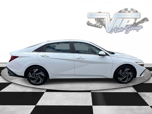 Used 2025 Hyundai Elantra SEL FWD image 4