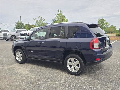 Used 2014 Jeep Compass Latitude FWD image 5