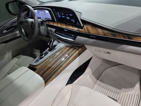 Used 2022 Cadillac Escalade Sport Platinum RWD image 29