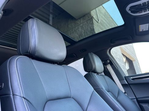 Certified 2023 Porsche Macan S AWD/4WD image 17