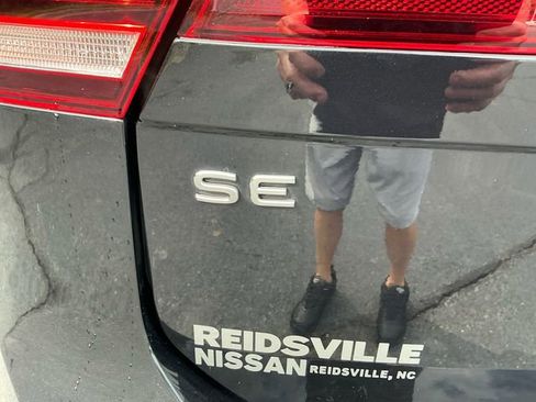 Used 2022 Volkswagen Tiguan SE image 18