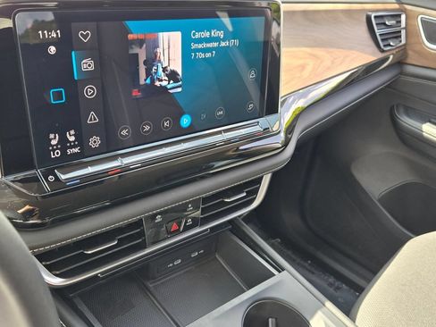 Certified 2024 Volkswagen Atlas SE FWD image 23