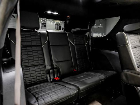 Used 2024 Cadillac Escalade V w/ LPO, ONYX Package image 38