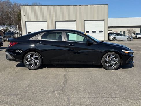 Used 2025 Hyundai Elantra Sport image 6