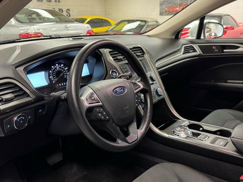 Used 2018 Ford Fusion SE FWD image 16