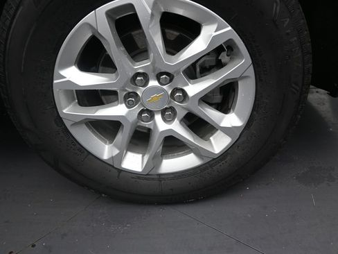 Used 2022 Chevrolet Traverse LS FWD image 10