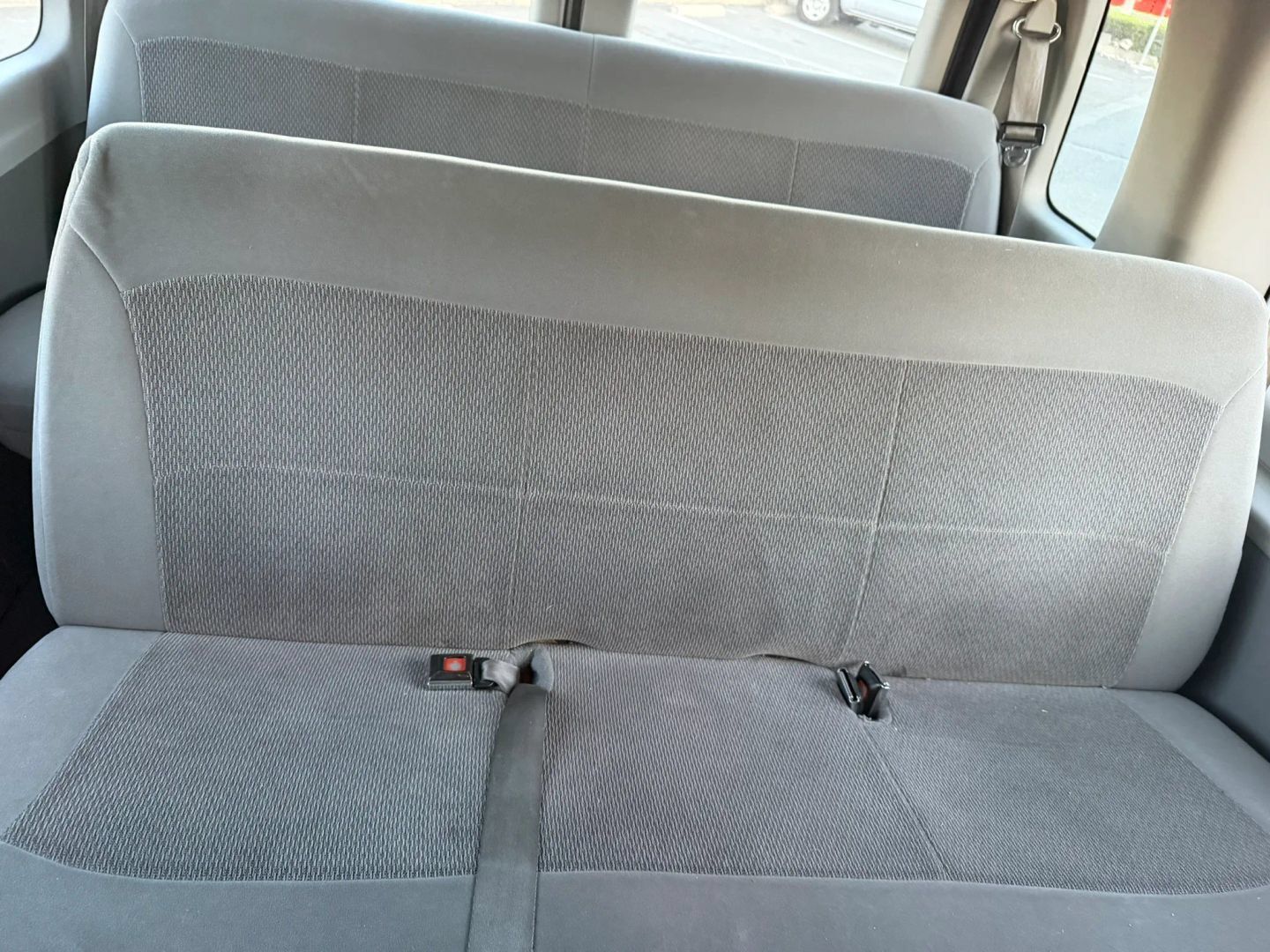 Used 2006 Ford E-350 and Econoline 350 XLT RWD image 18