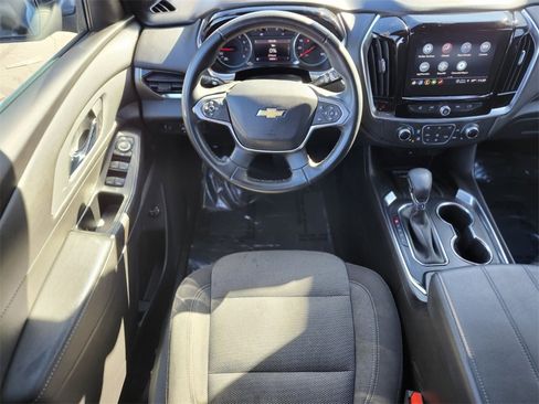 Used 2023 Chevrolet Traverse LT image 11