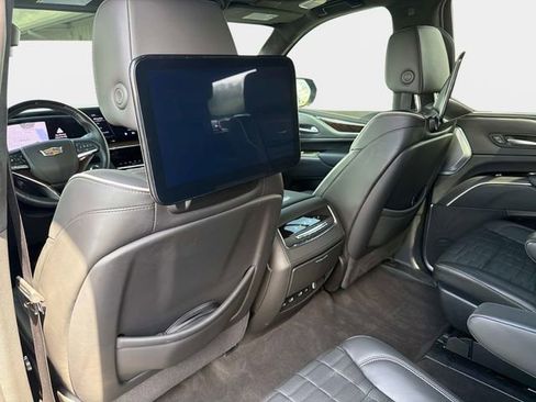 Used 2024 Cadillac Escalade Sport Platinum w/ Heavy-Duty Trailer Package AWD/4WD image 13