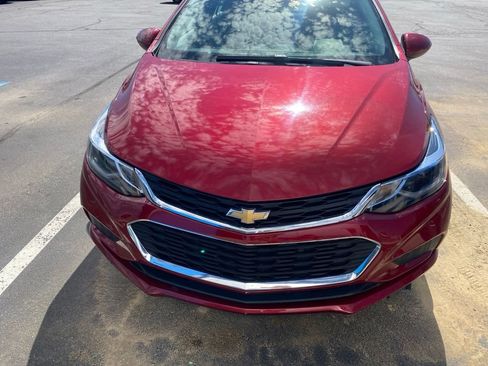 Used 2017 Chevrolet Cruze LT FWD image 2