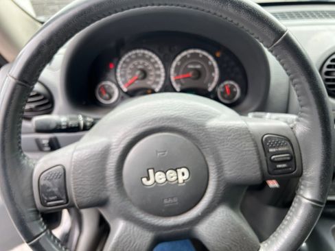 Used 2005 Jeep Liberty Renegade AWD/4WD image 12