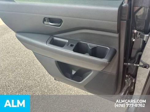 Used 2025 Nissan Pathfinder SV FWD image 27