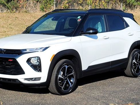 Used 2023 Chevrolet TrailBlazer RS w/ Convenience Package image 3