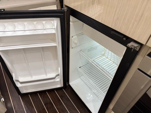 Used 2017 Mercedes-Benz Sprinter 3500 image 42