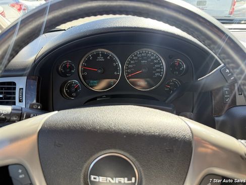 Used 2009 GMC Yukon Denali AWD/4WD image 10