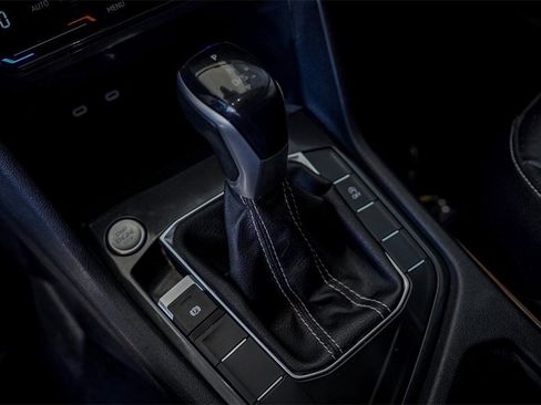 Used 2022 Volkswagen Tiguan SE image 18