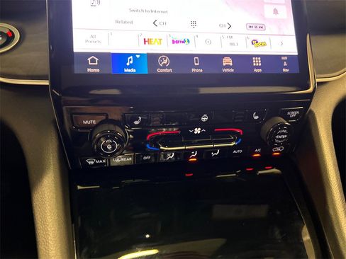 New 2025 Jeep Grand Cherokee Limited image 24