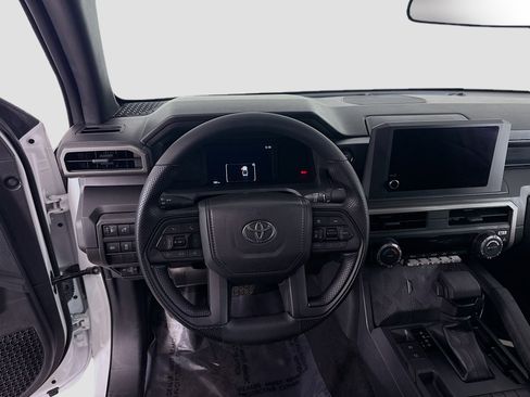 Used 2025 Toyota Tacoma SR image 17