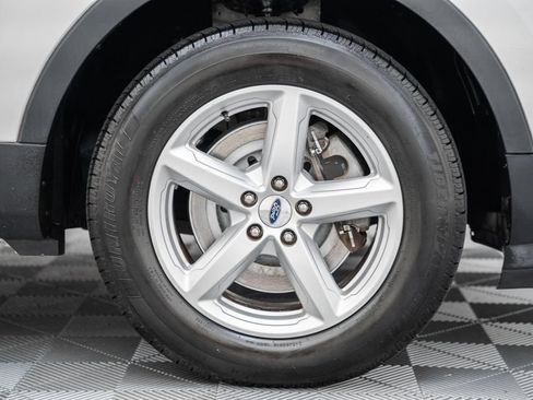 Used 2017 Ford Explorer XLT w/ Equipment Group 202A AWD/4WD image 18