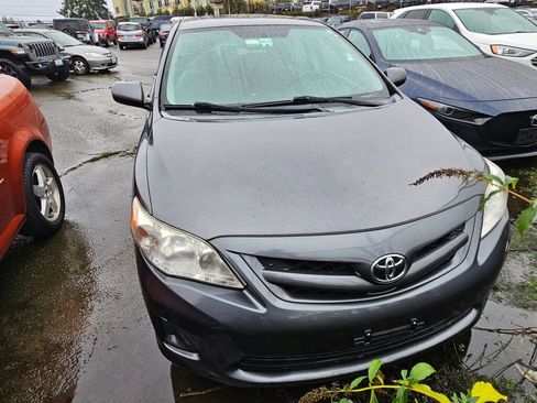 Used 2011 Toyota Corolla LE image 2