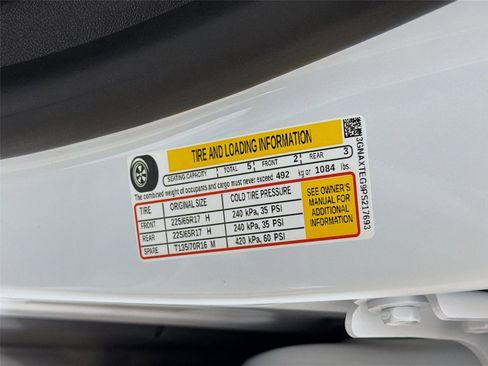 Used 2023 Chevrolet Equinox LT w/ LPO, Floor Liner Package AWD/4WD image 37