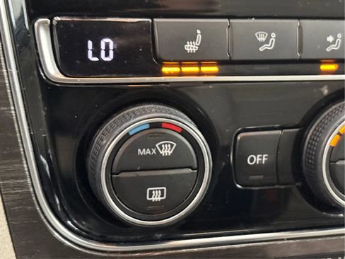 Used 2018 Volkswagen Passat 2.0T SE FWD image 41