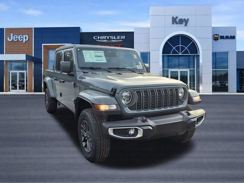New 2026 Jeep Gladiator Sport AWD/4WD image 3
