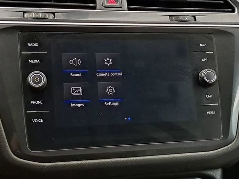 Used 2018 Volkswagen Tiguan SEL w/ 3rd Row Seat Package AWD/4WD image 17