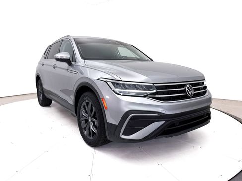 Used 2022 Volkswagen Tiguan SE FWD image 10