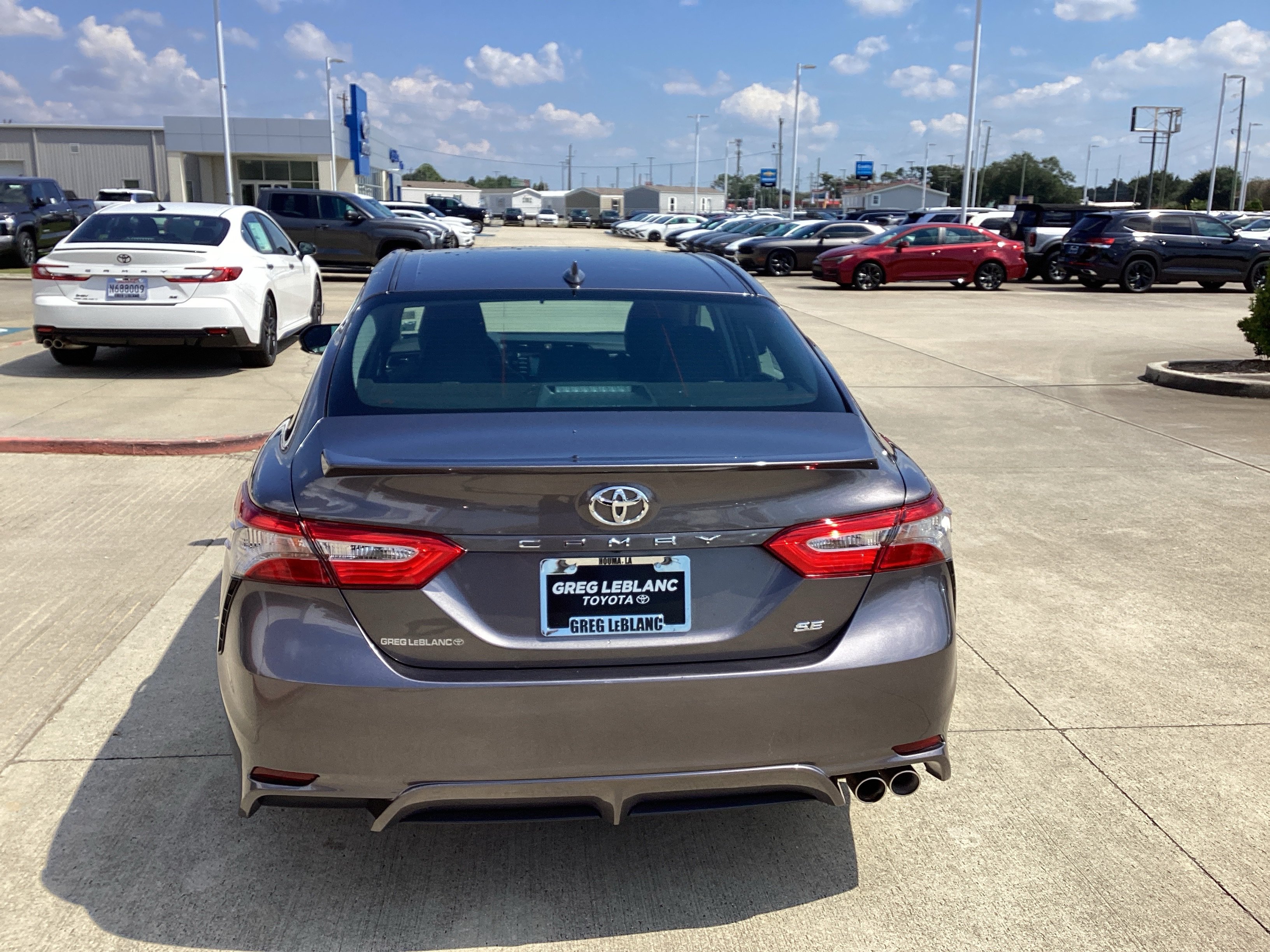 Used 2019 Toyota Camry SE FWD image 6