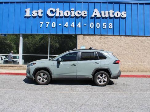 Used 2020 Toyota RAV4 XLE w/ Convenience Package FWD image 7