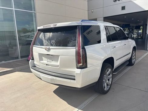 Used 2019 Cadillac Escalade Luxury AWD/4WD image 8