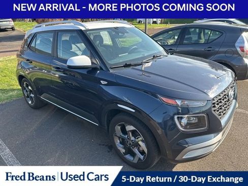 Used 2023 Hyundai Venue Limited w/ Cargo Package image 13