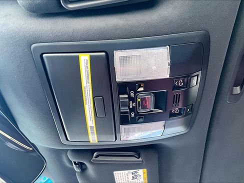 Used 2023 Lexus GX 460 Premium w/ Premium Package image 32