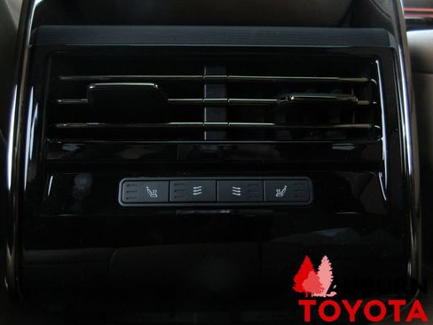 Used 2024 Land Rover Range Rover Sport SE image 26