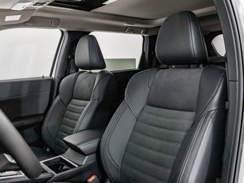 New 2025 Mitsubishi Outlander SE image 6